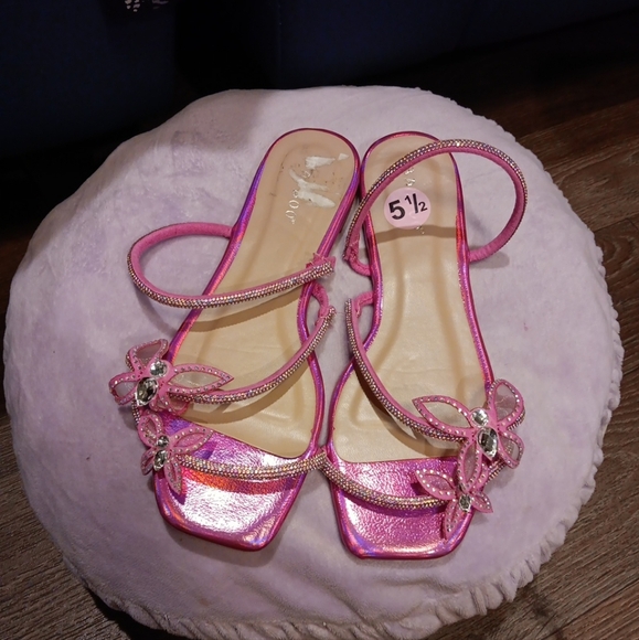 BAMBOO Pink Sandals with Glossy Finish - Picture 1 of 4